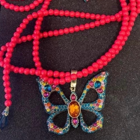 SOLD!! Heidi Daus Monarch Butterfly Necklace. Thanks - Picture 2 of 2